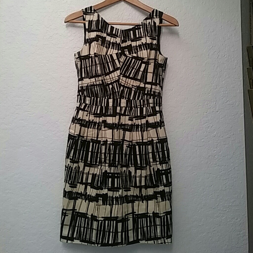 Coast Women's Beige and Black Fitted Lined Dress